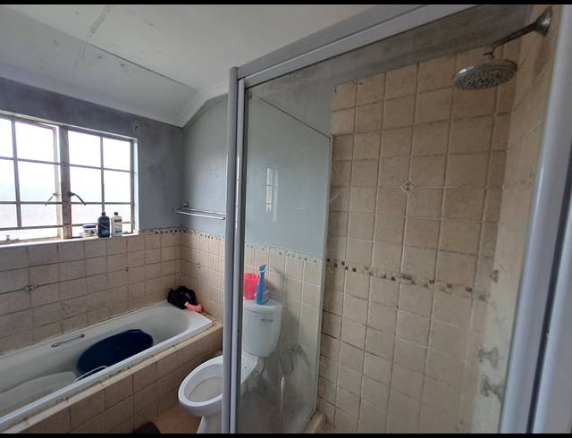2 BEDROOM TOWNHOUSE FOR SALE IN CASTLEVIEW
